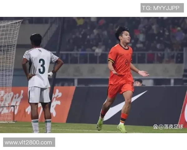 资深球星亲自带领新秀亮相绿茵赛场助力足球新人闪耀登场